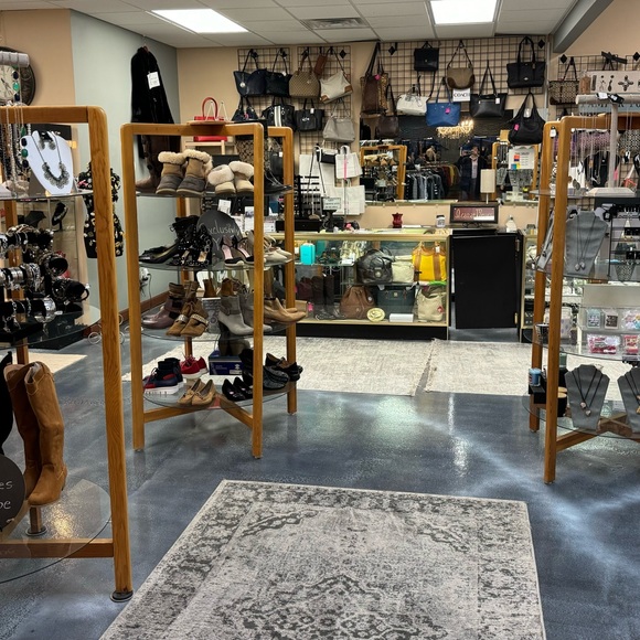 Meet your Posher, MeMe's Upscale Consignment Boutique - Picture 6 of 9